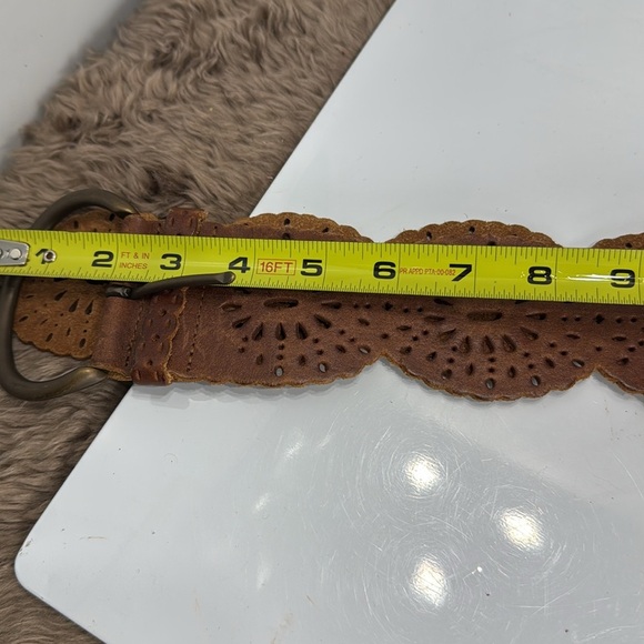 (Z6) Fossil leather belt with cut-out design, size M - Picture 6 of 8